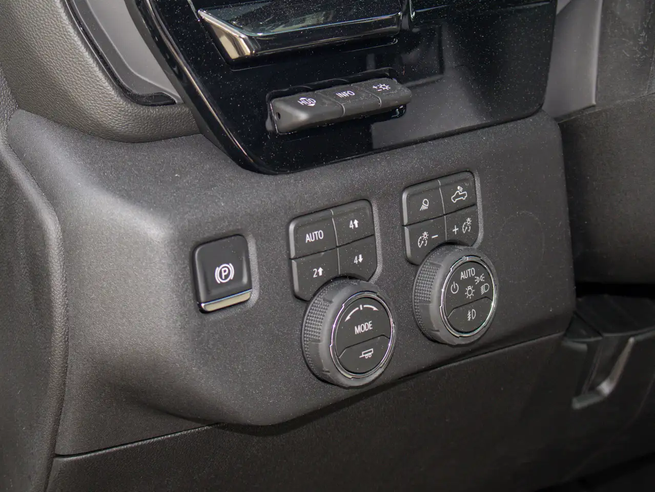 Chevrolet Silverado 2500 photo Chevrolet Silverado 2500