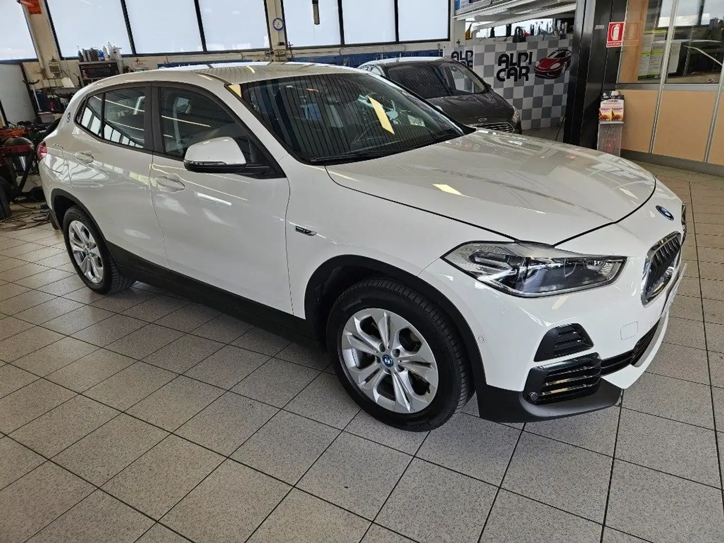 BMW X2 xDrive25e Business-X drive Bianco - 1
