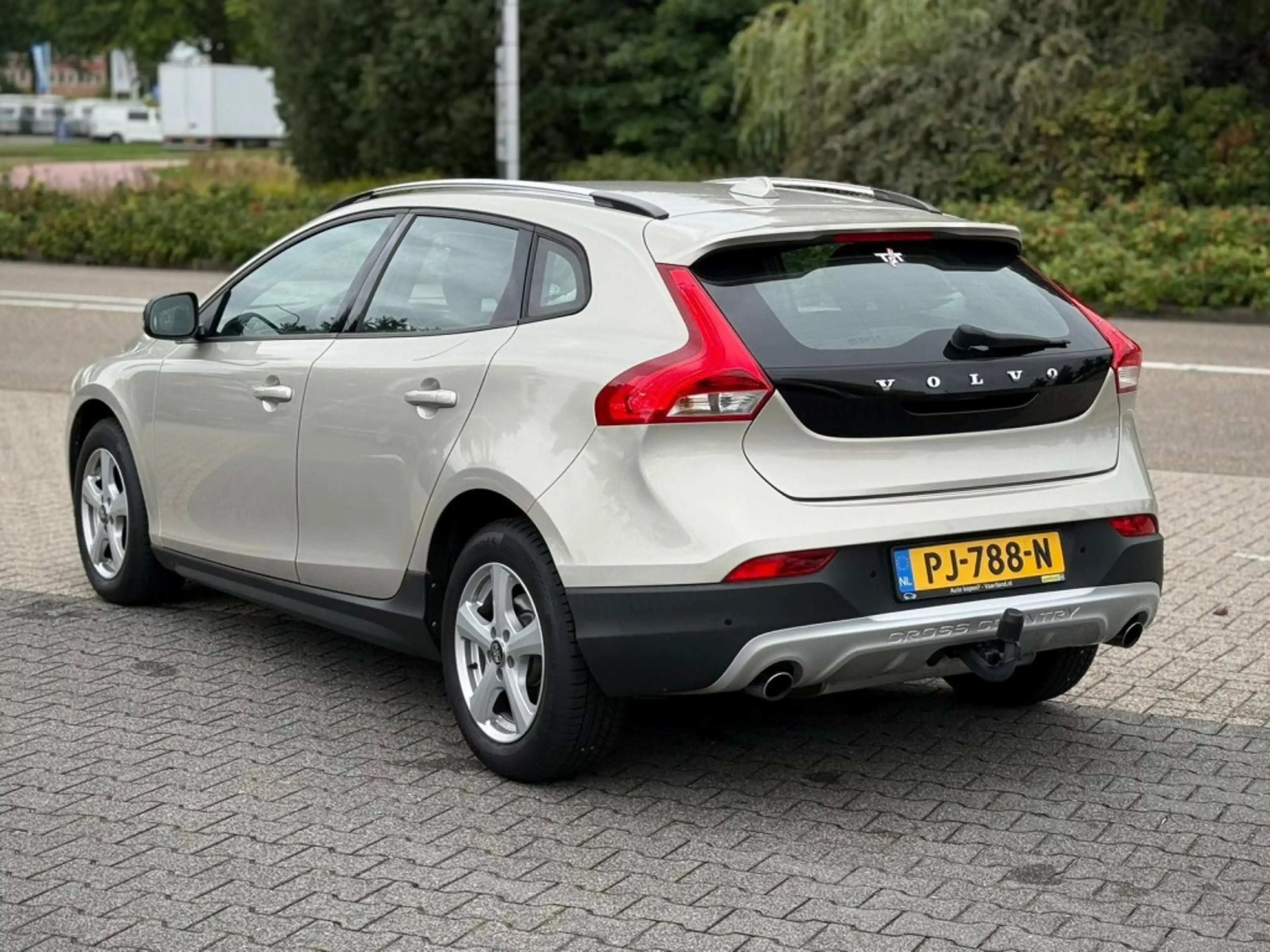 Volvo V40 CROSS COUNTRY 1.5 T3 A/T TREKHAAK — photo 3