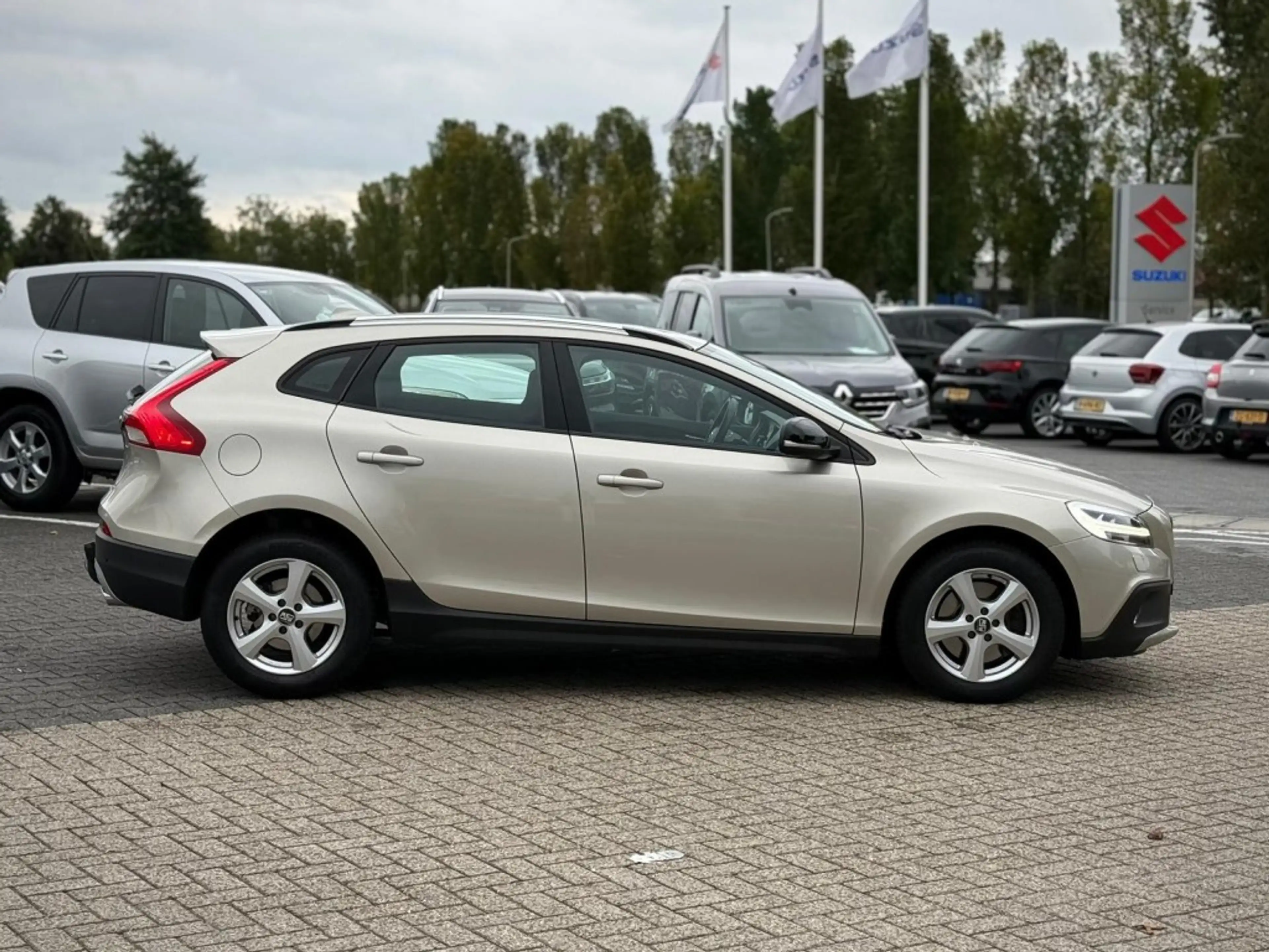 Volvo V40 CROSS COUNTRY 1.5 T3 A/T TREKHAAK — photo 6
