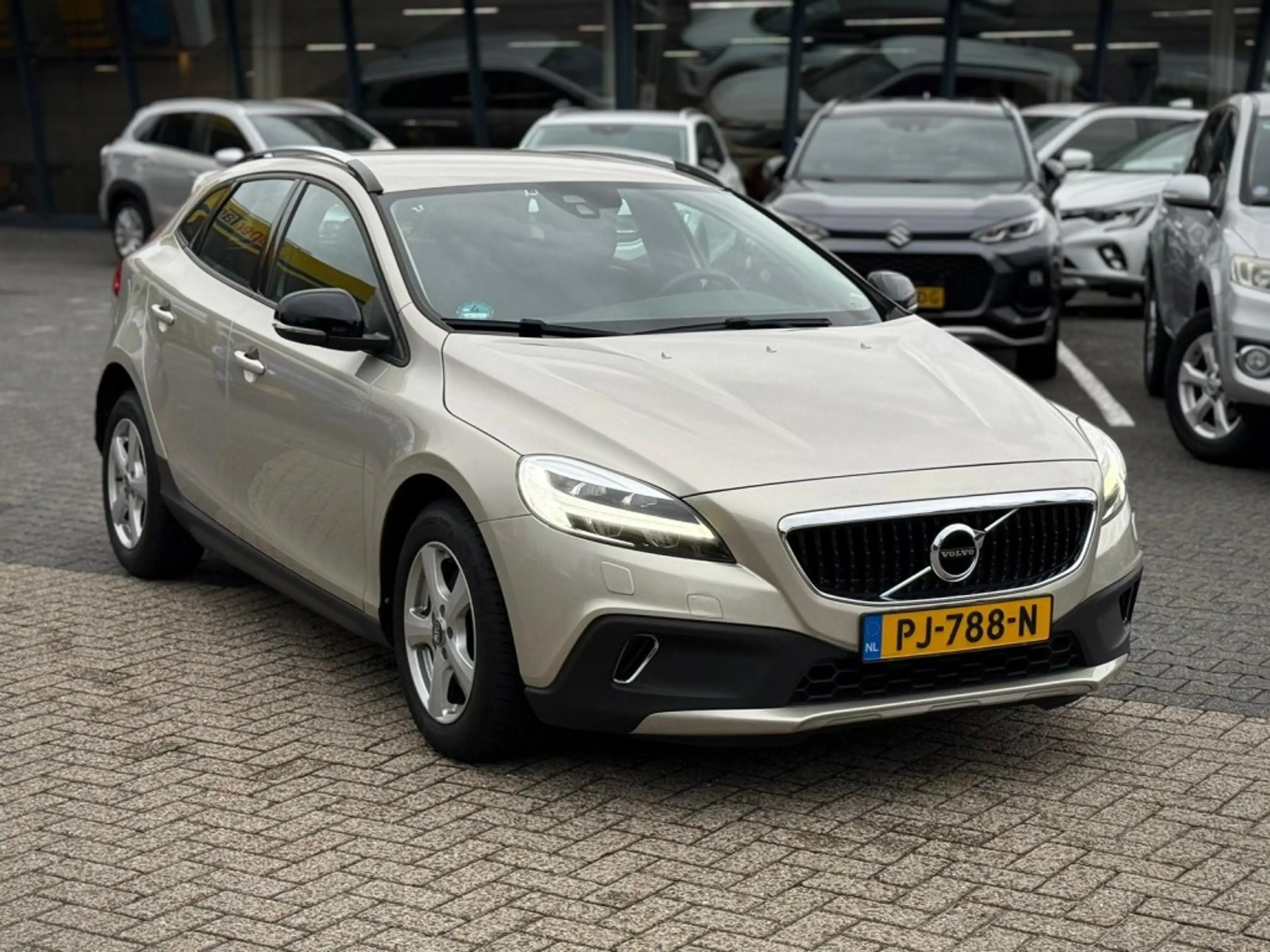 Volvo V40 CROSS COUNTRY 1.5 T3 A/T TREKHAAK — photo 7