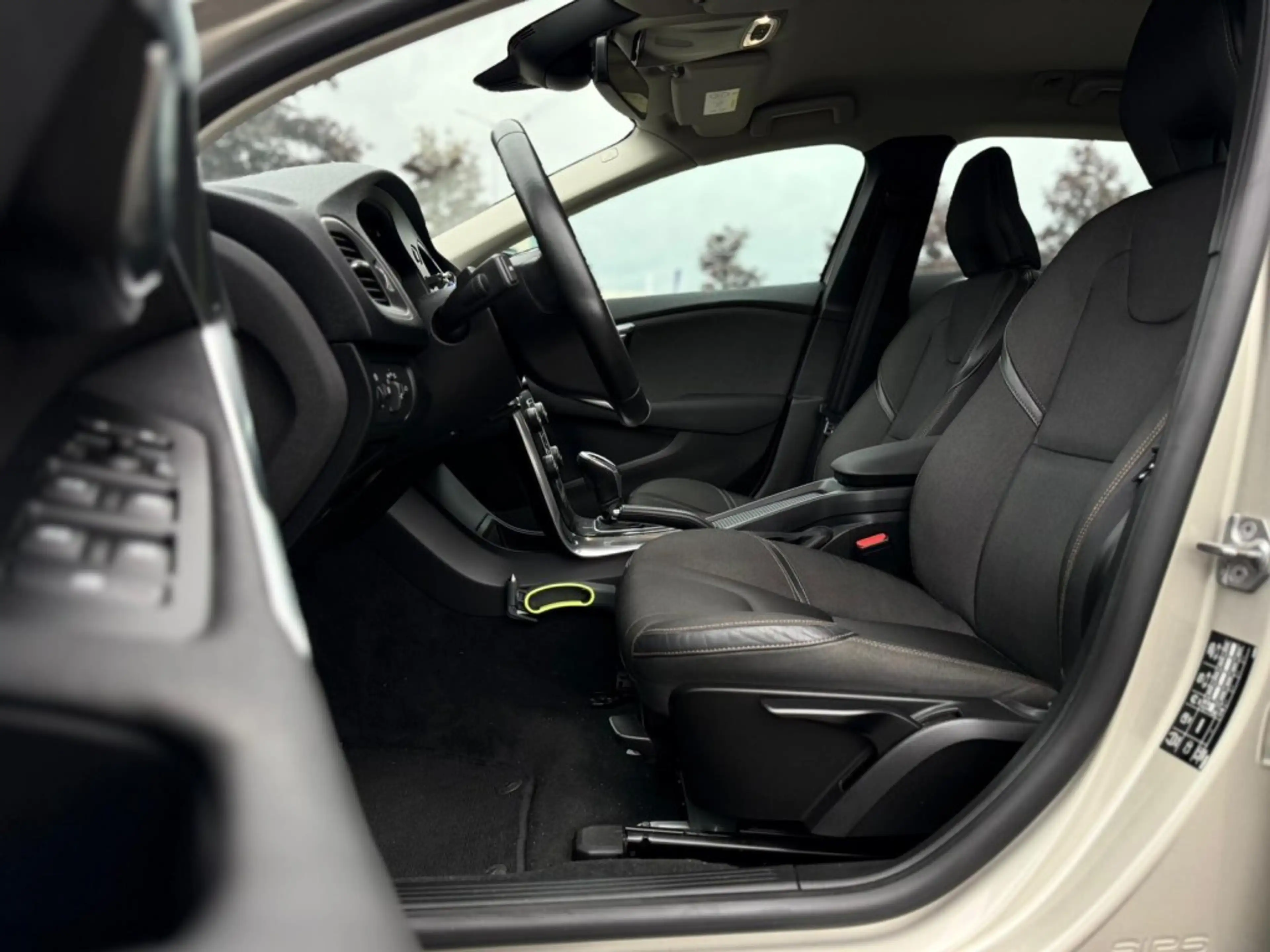 Volvo V40 CROSS COUNTRY 1.5 T3 A/T TREKHAAK — photo 9