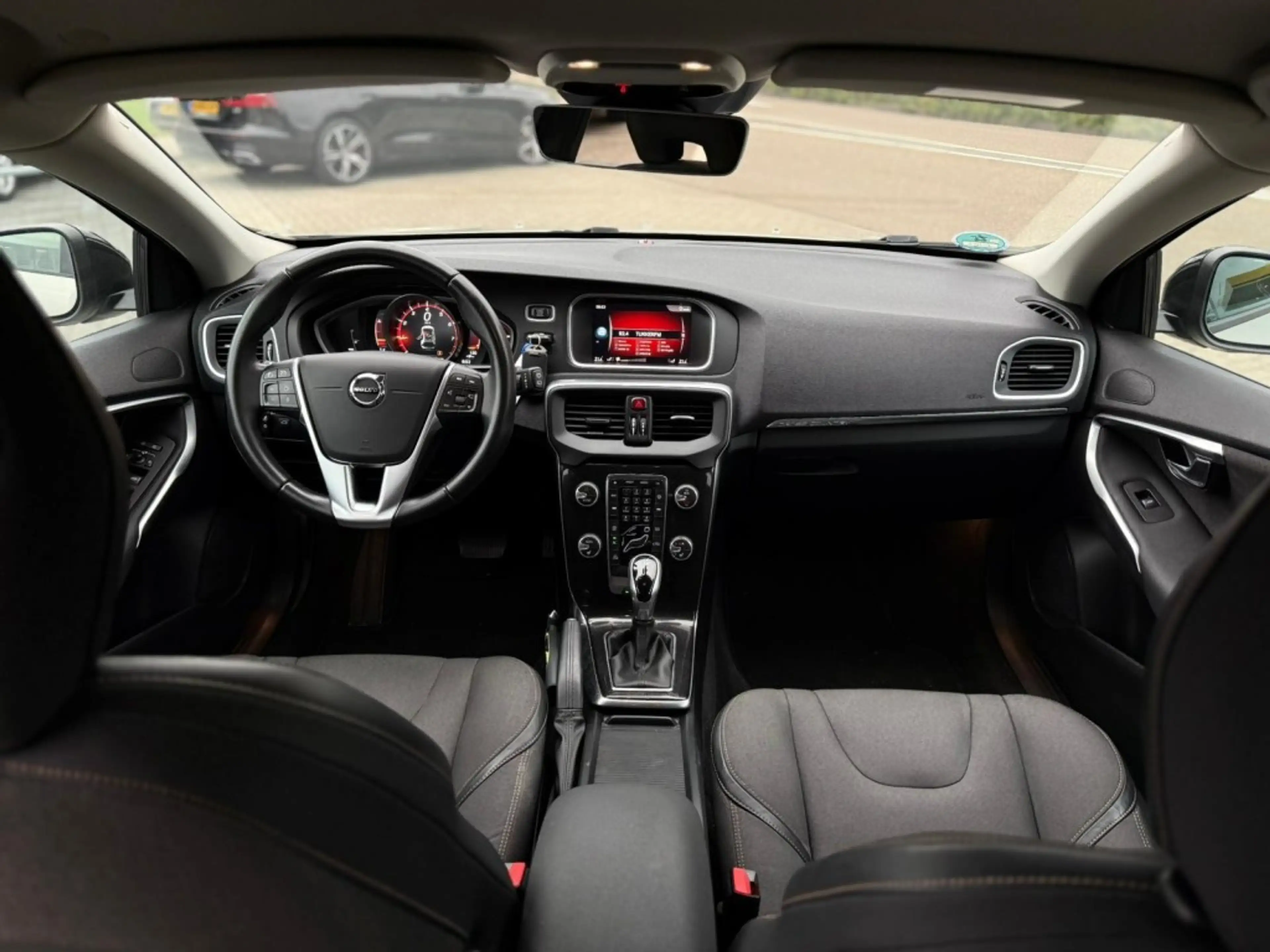 Volvo V40 CROSS COUNTRY 1.5 T3 A/T TREKHAAK — photo 10