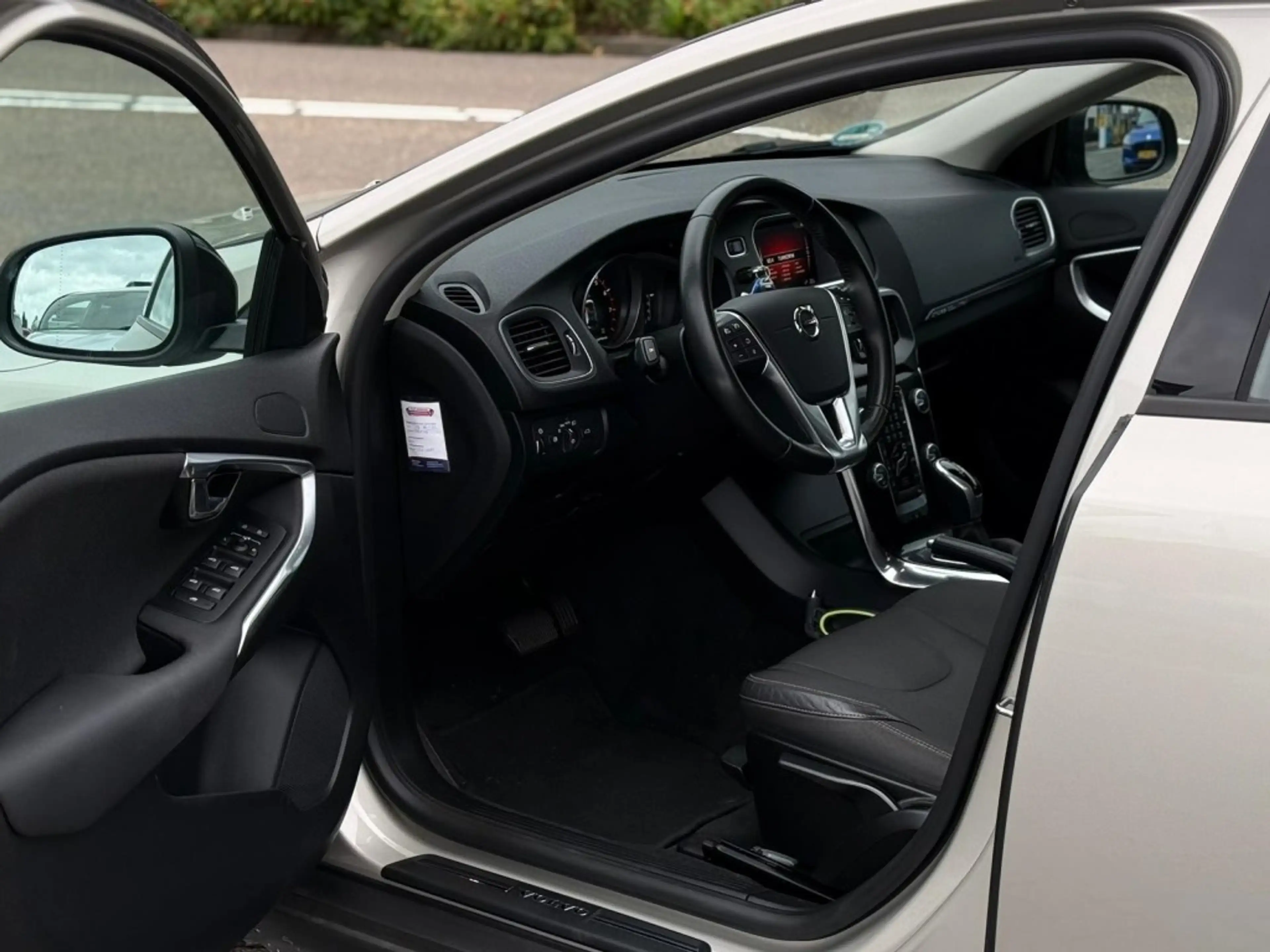 Volvo V40 CROSS COUNTRY 1.5 T3 A/T TREKHAAK — photo 8