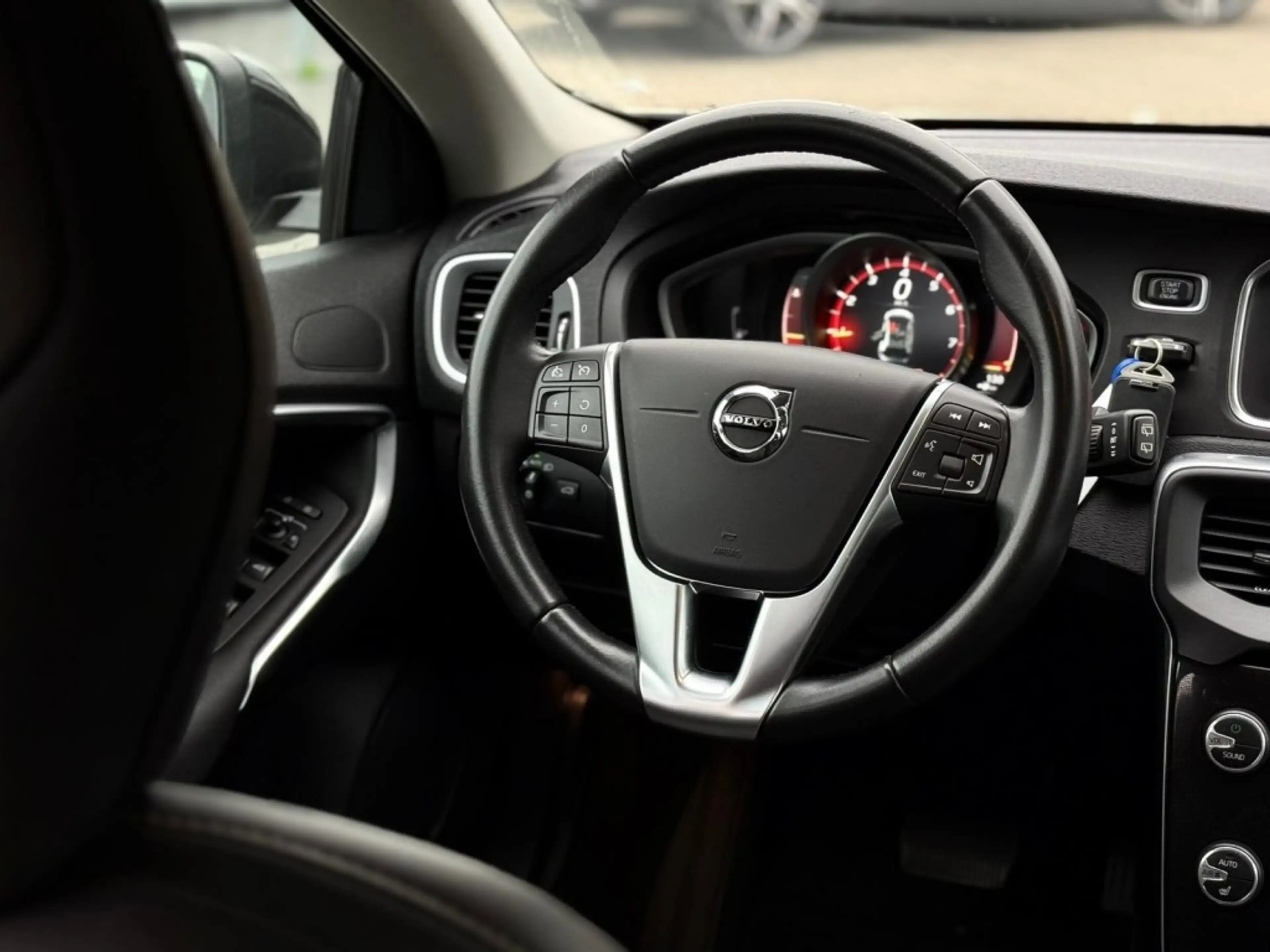 Volvo V40 CROSS COUNTRY 1.5 T3 A/T TREKHAAK — photo 11