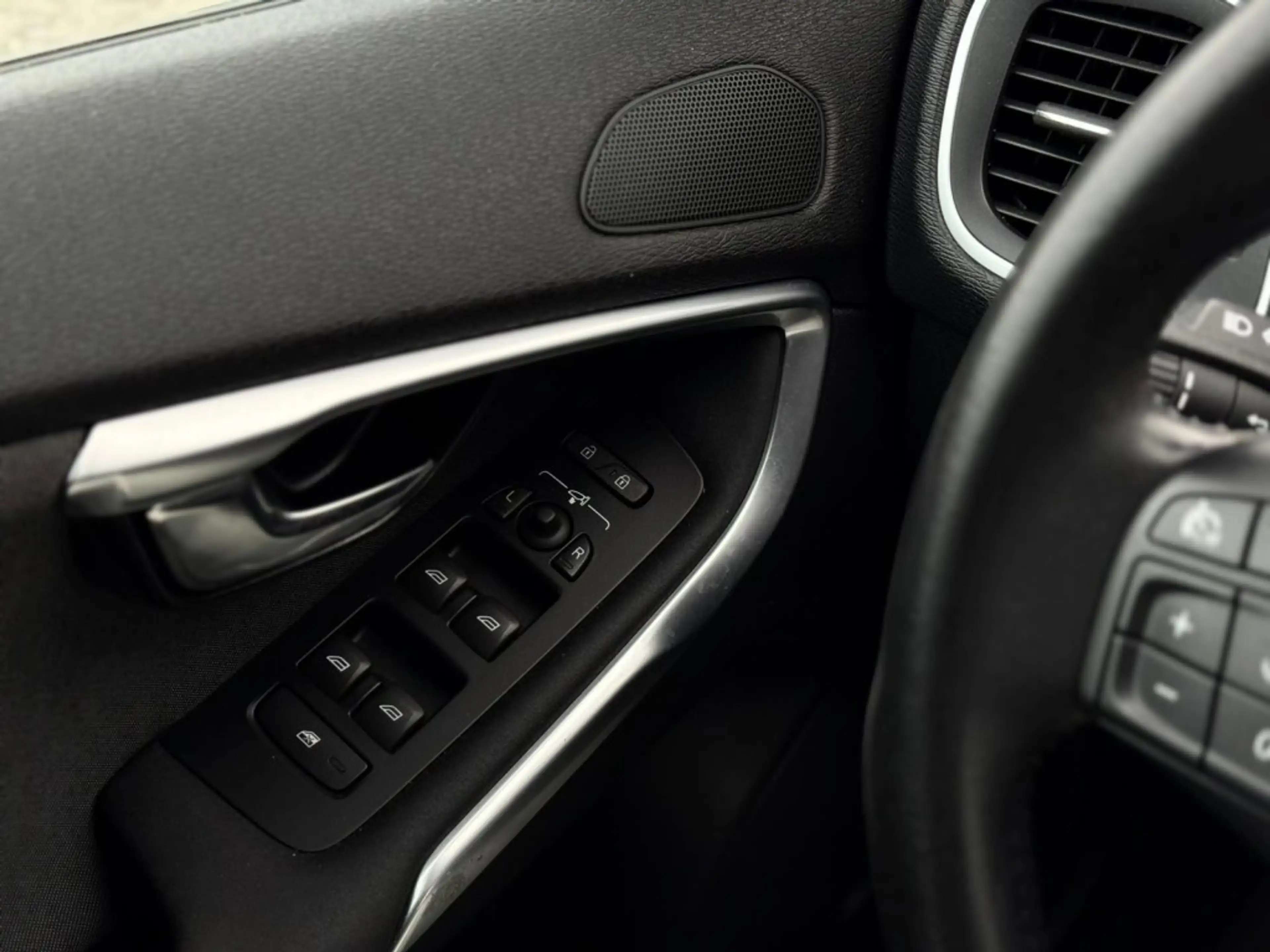 Volvo V40 CROSS COUNTRY 1.5 T3 A/T TREKHAAK — photo 15