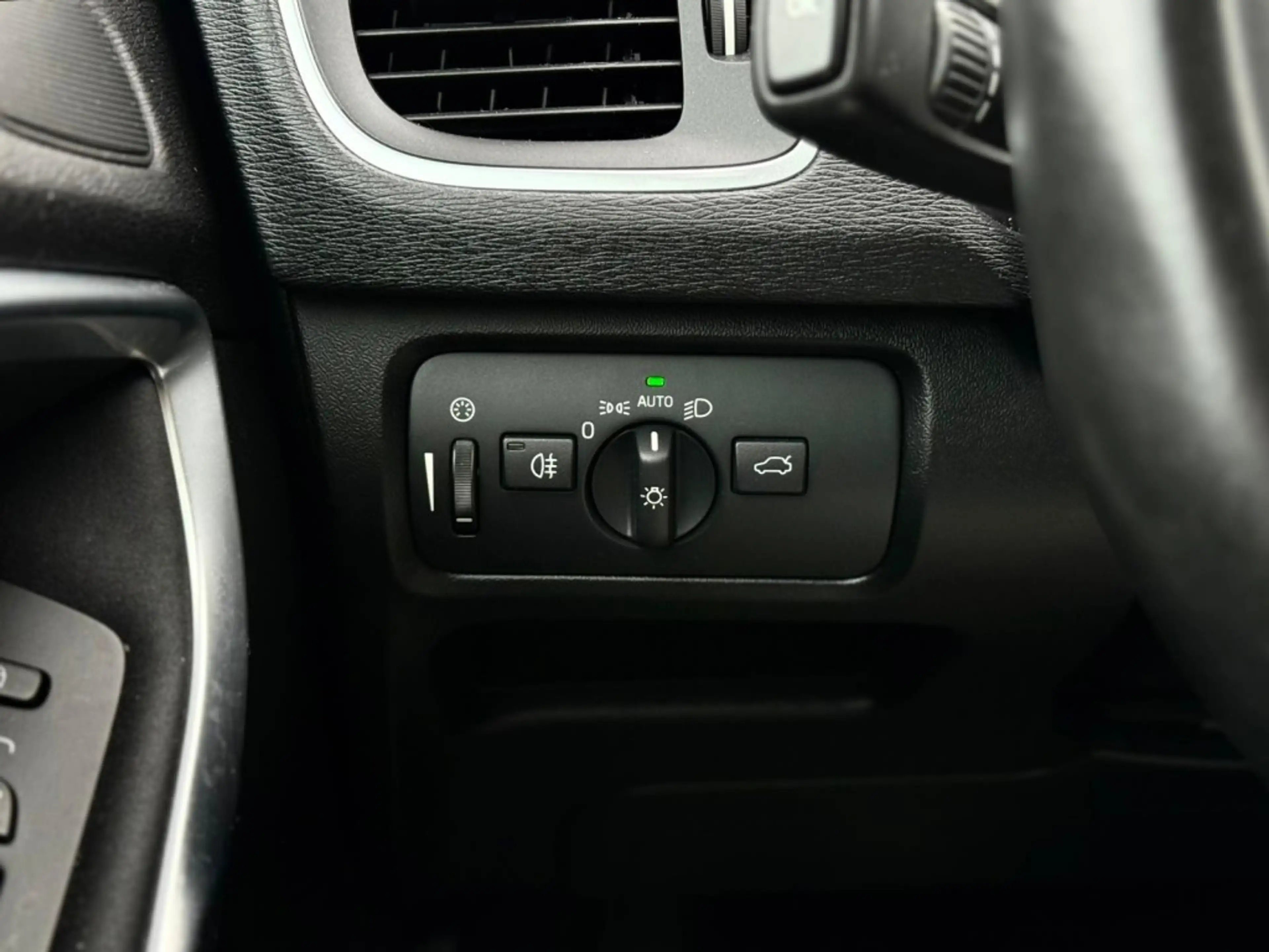 Volvo V40 CROSS COUNTRY 1.5 T3 A/T TREKHAAK — photo 14