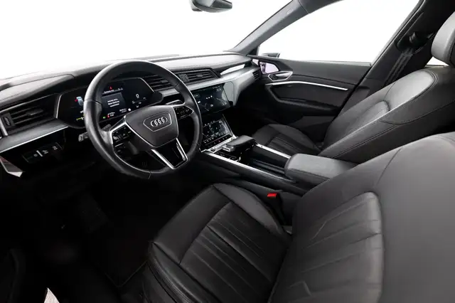 Audi E-Tron view 12