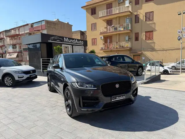 Jaguar F-Pace F-Pace 2015 2.0d i4 R-Sport awd 180cv auto my18