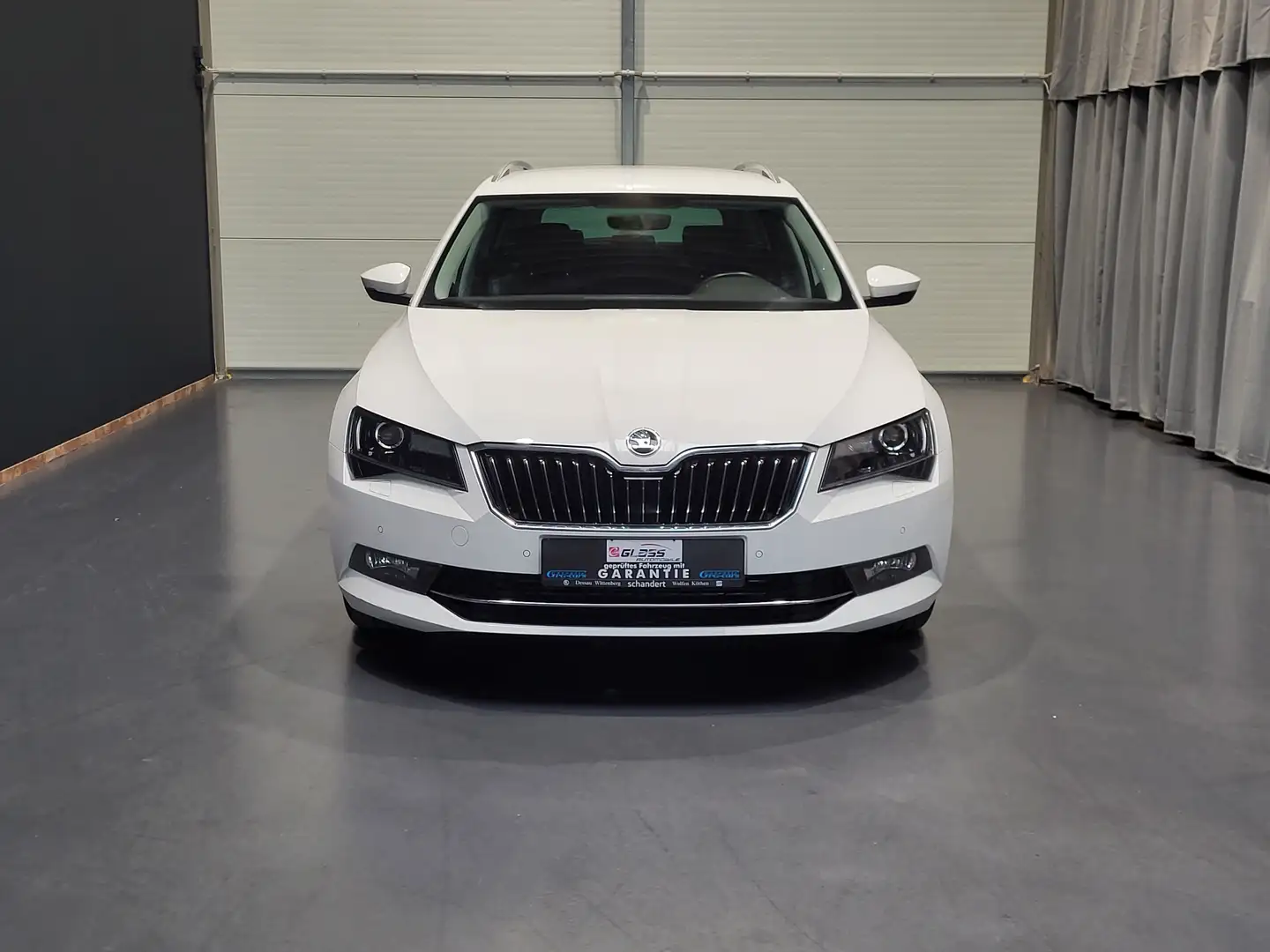 Skoda Superb 1.4TSI Ambition *Navi| Xenon| Keyless| PDC* Weiß - 2