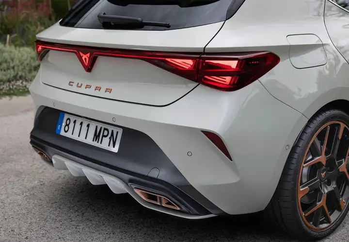 Cupra León 2025, foto 23