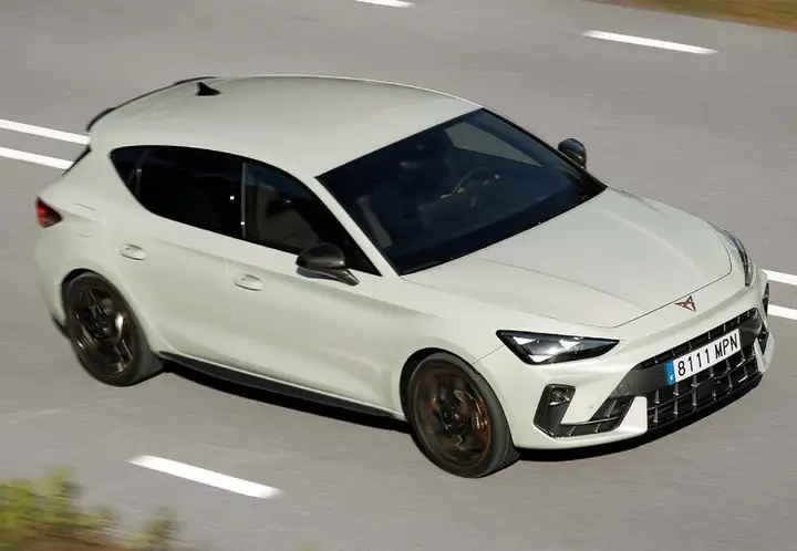 Cupra León 2025, foto 24