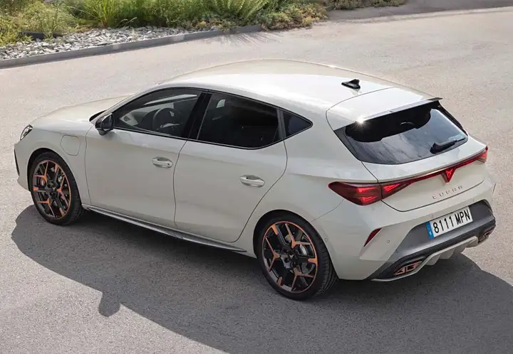 Cupra León 2025, foto 22