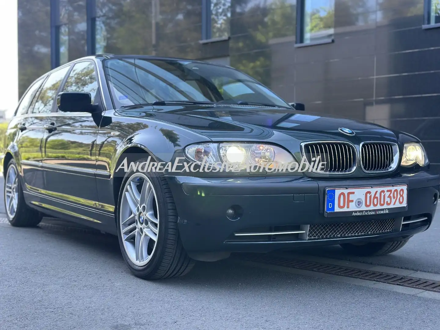 BMW 330 xi Automatik TOUR Leder/Navi/Glasdach/Xenon Grün - 2