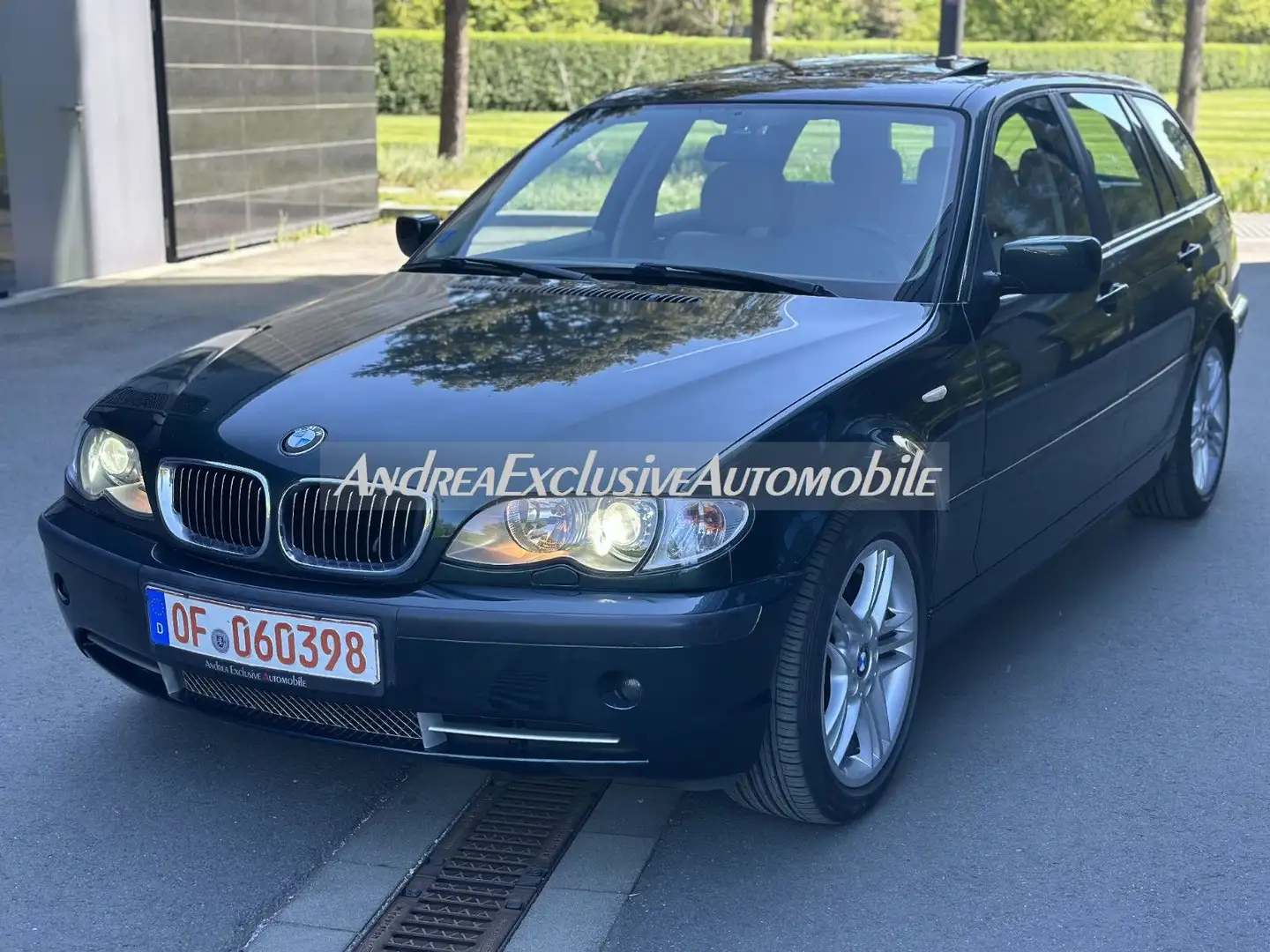 BMW 330 xi Automatik TOUR Leder/Navi/Glasdach/Xenon Grün - 1