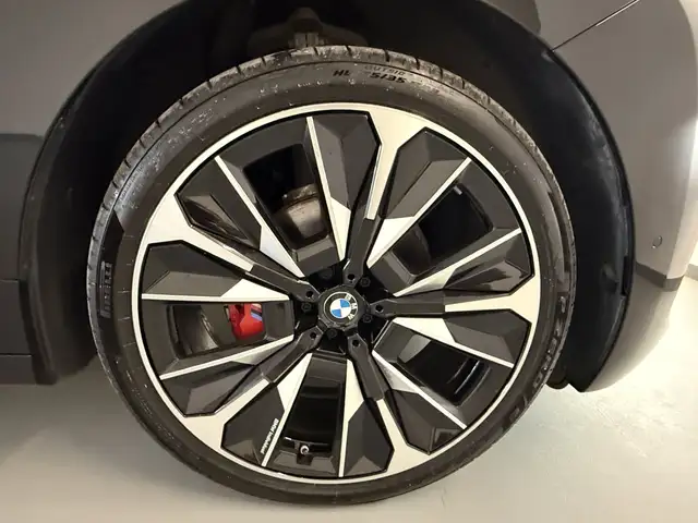BMW iX xDrive60 Ansicht 17