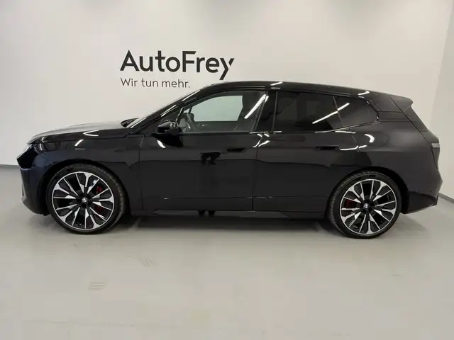 BMW iX xDrive60 Ansicht 4