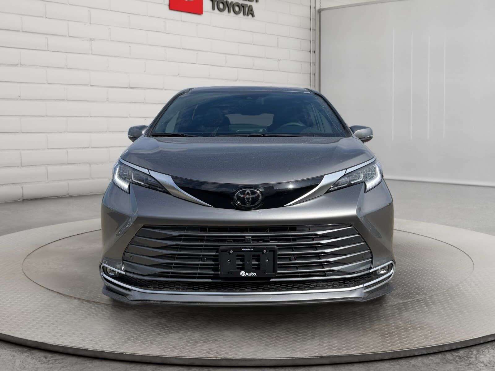 2026 Toyota Sienna HYBRID LIMITED AWD; LEATHER, SUNROOF, JBL, NAV, RE — photo 2