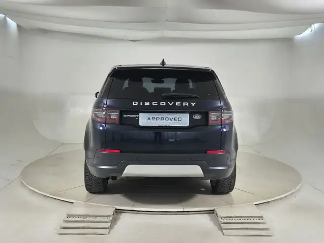 Land Rover Discovery Sport view 7