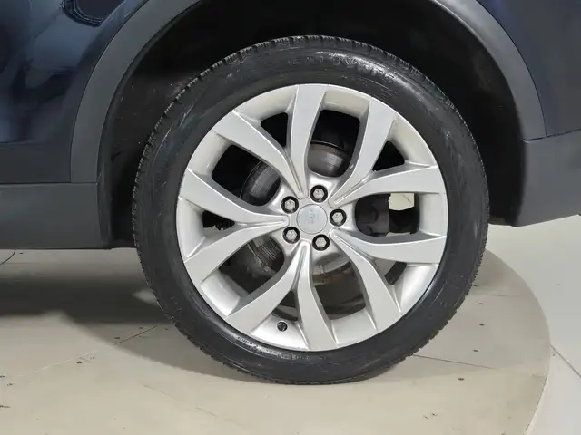 Land Rover Discovery Sport view 9