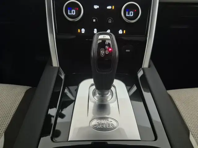 Land Rover Discovery Sport view 11