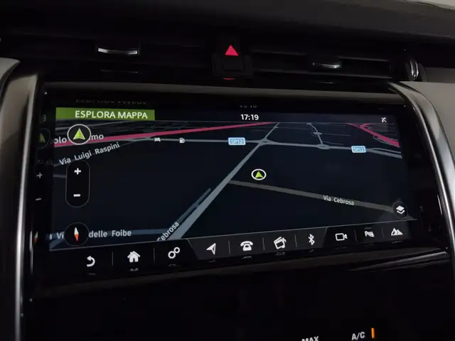 Land Rover Discovery Sport view 12