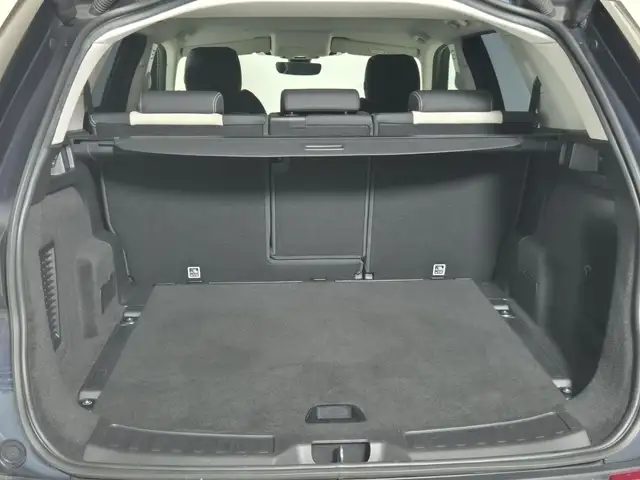 Land Rover Discovery Sport view 13