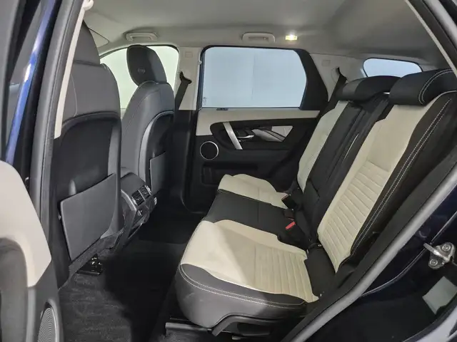Land Rover Discovery Sport view 5