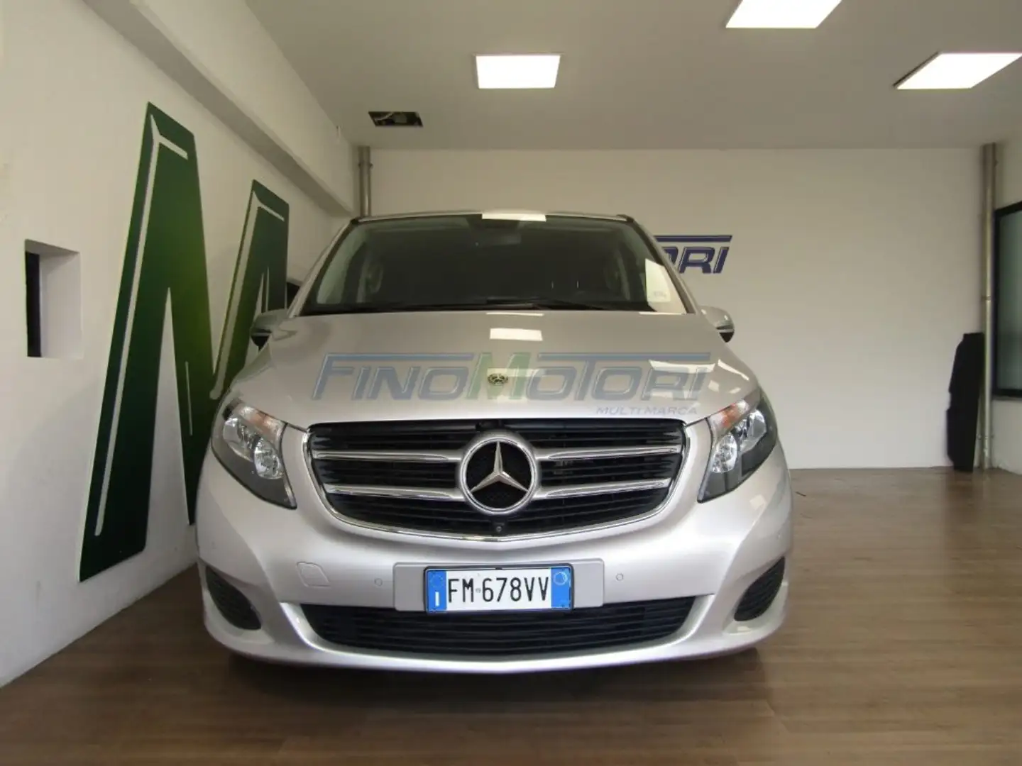 Mercedes-Benz V 200 d Automatic 4Matic Compact 6 POSTI Argento - 2