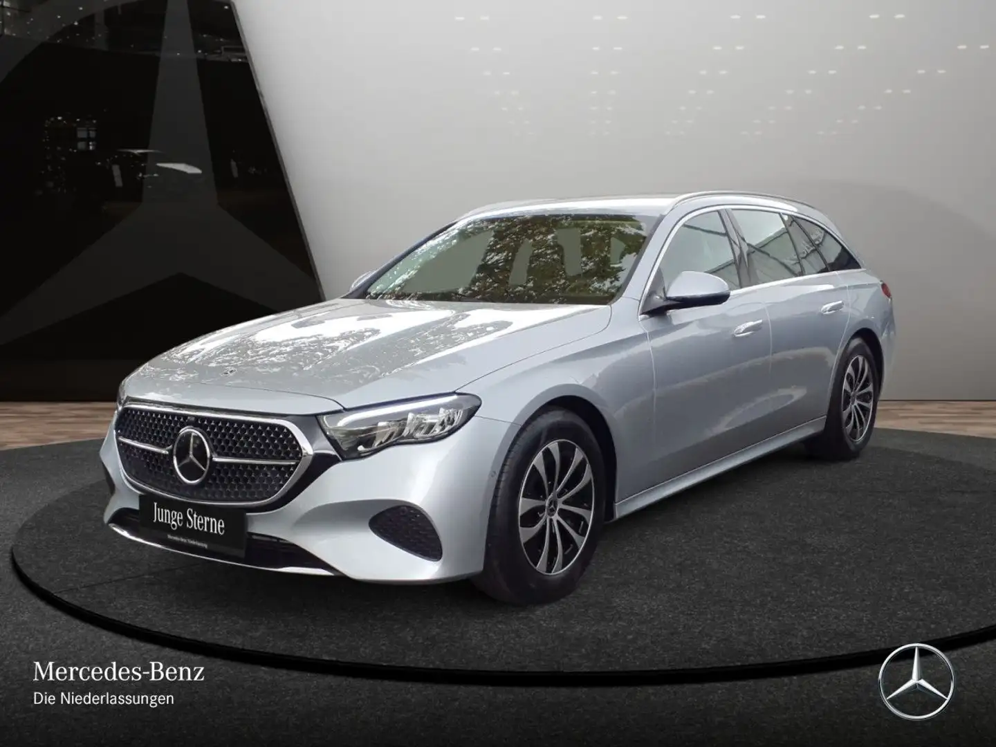 Mercedes-Benz E 200 T Avantgarde Fahrass Distr. LED AHK Kamera Silber - 2