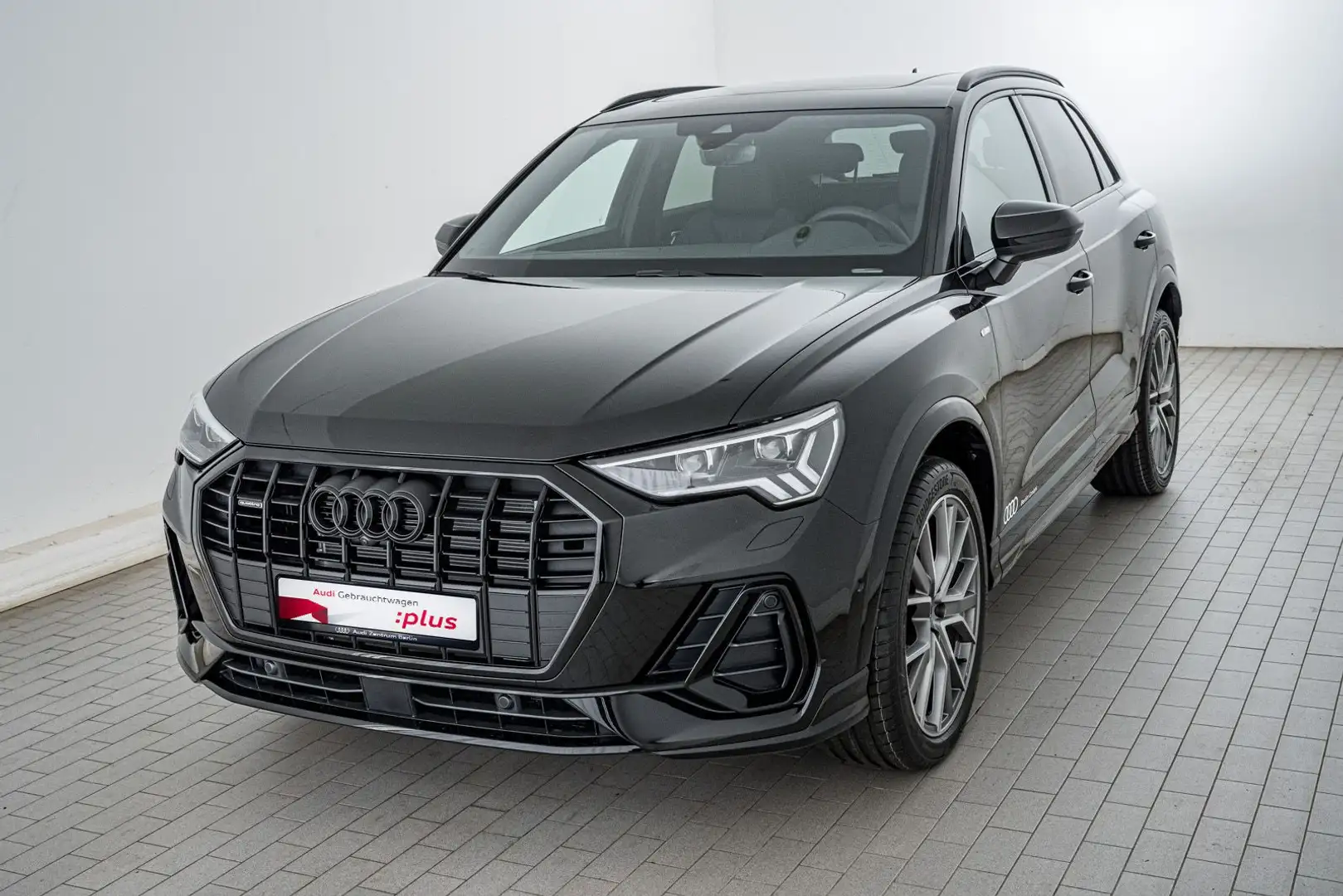 Audi Q3 S line 40 TFSI quattro S tronic Чёрный - 2