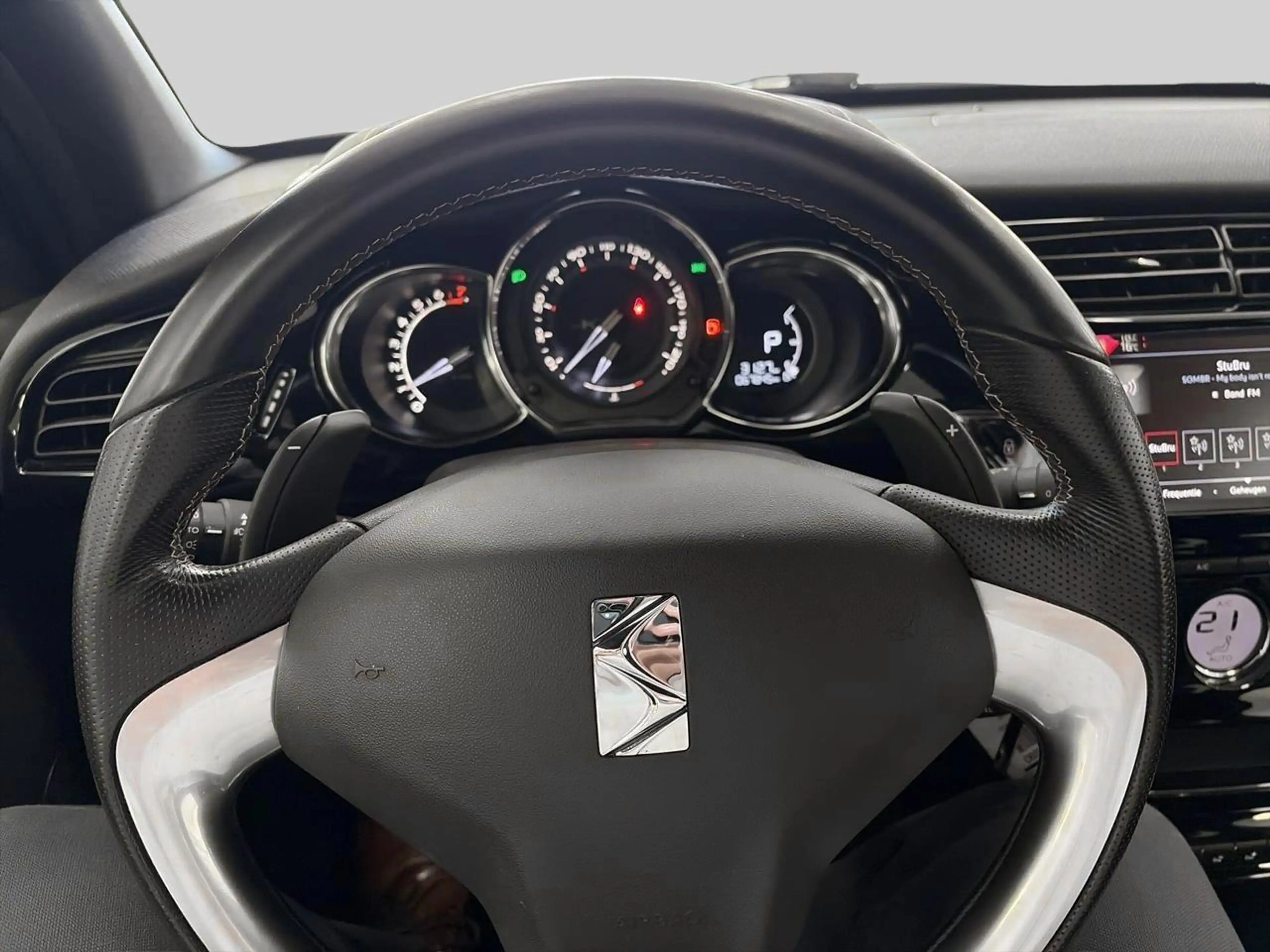 DS Automobiles DS 3 1.2 PureTech 110 EAT Performance Line — photo 10