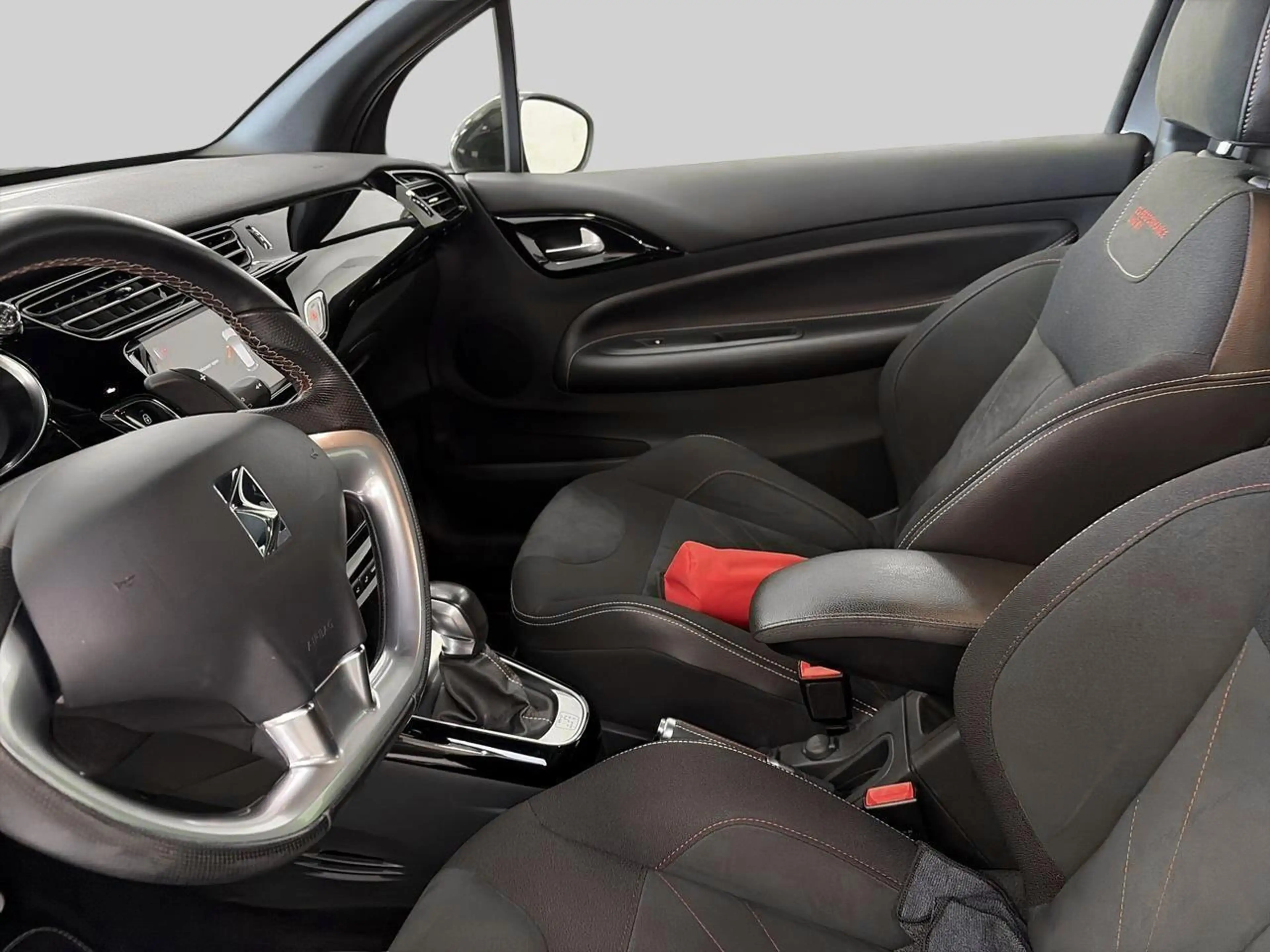 DS Automobiles DS 3 1.2 PureTech 110 EAT Performance Line — photo 8