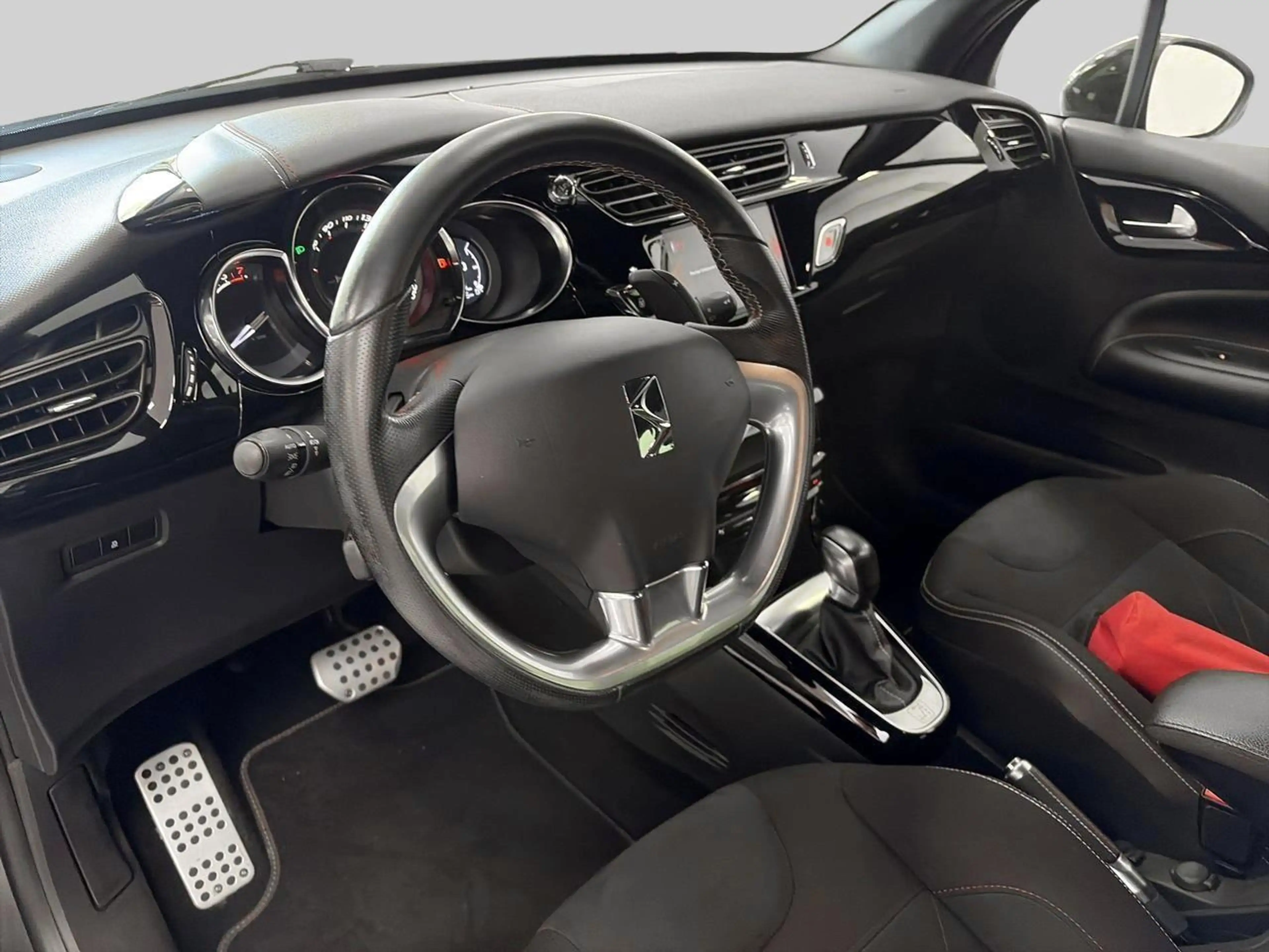 DS Automobiles DS 3 1.2 PureTech 110 EAT Performance Line — photo 9