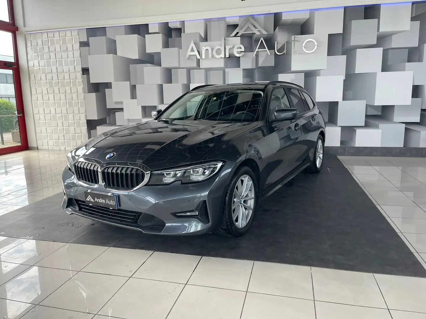 BMW 320 320d Touring mhev 48V xdriv Busines Advantage auto Šedá - 2