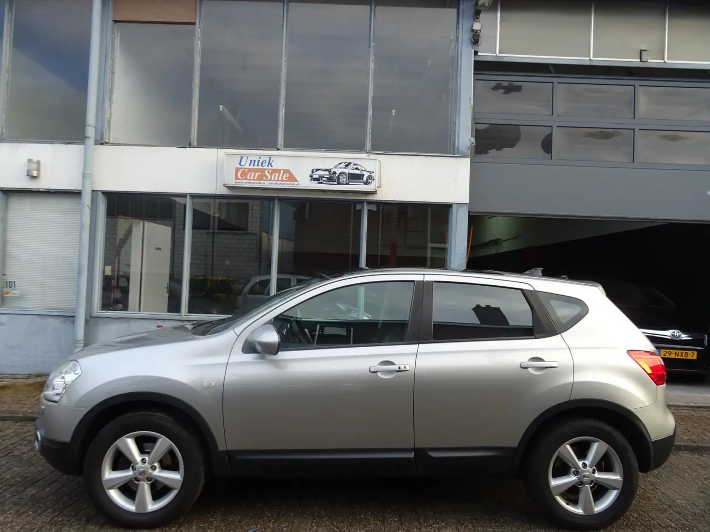 Nissan Qashqai 2.0 Tekna Premium Grijs - 2