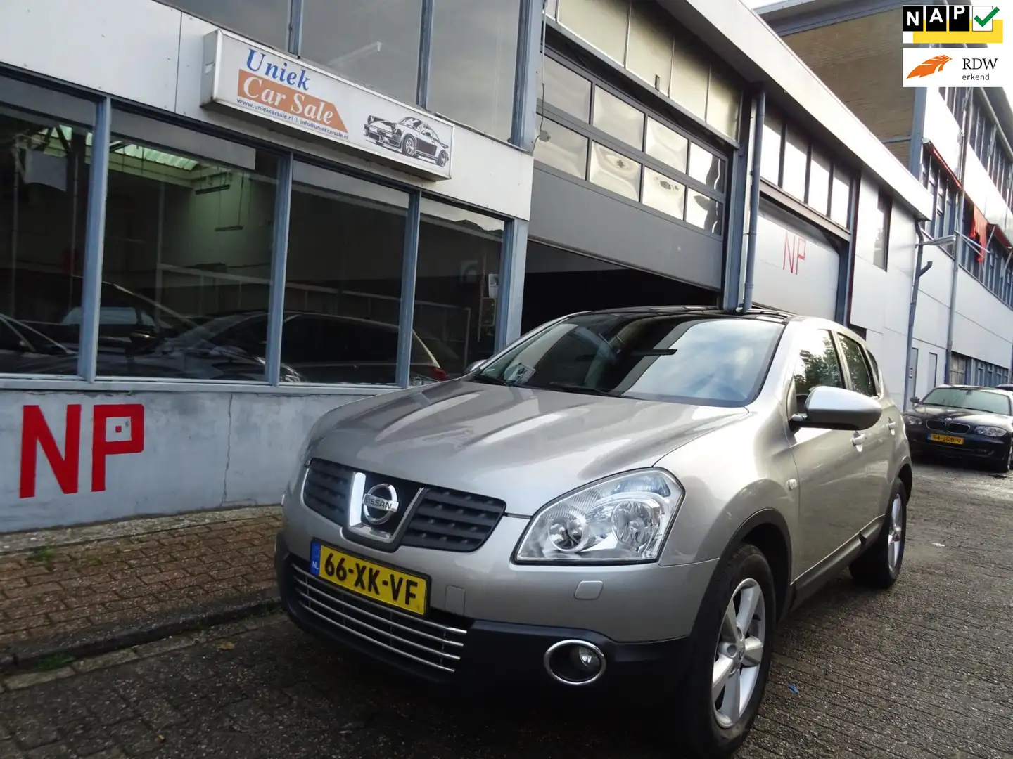 Nissan Qashqai 2.0 Tekna Premium Grijs - 1