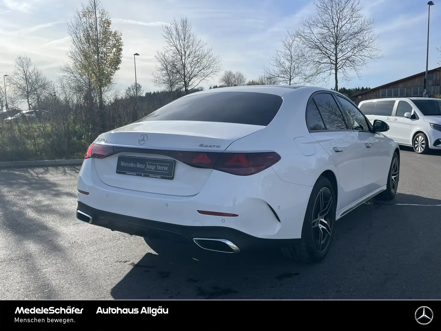 Mercedes-Benz E 300 E 300 e 4M AMG Night 19" Distronic Pano Ambiente Blanc - 2