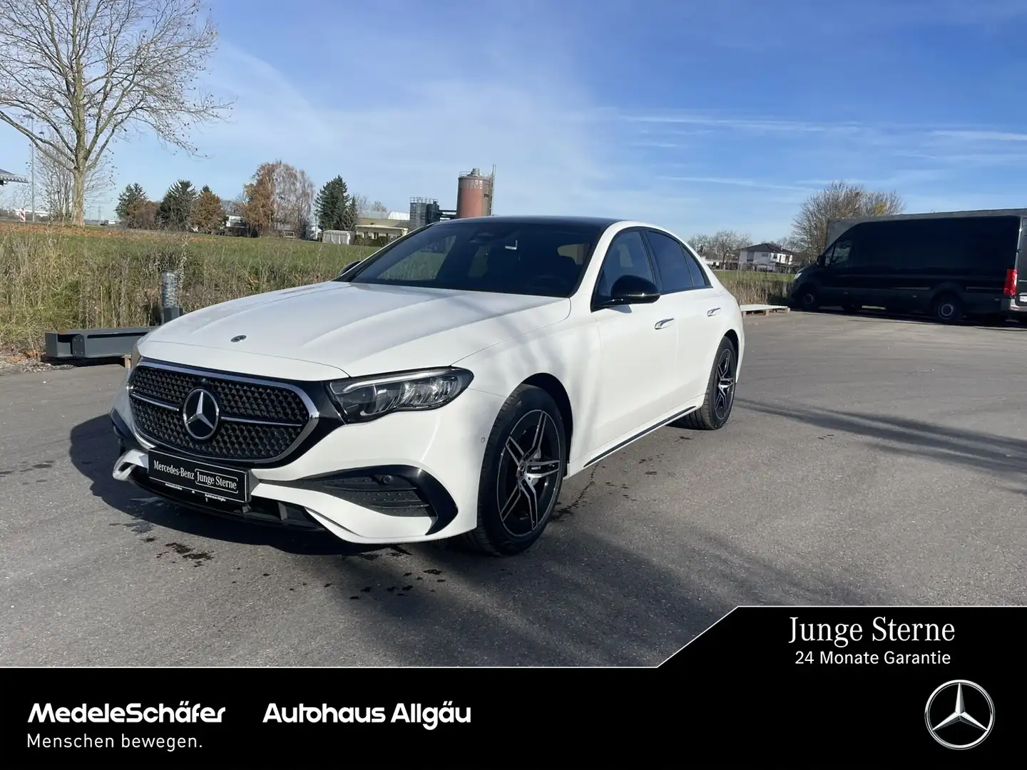 Mercedes-Benz E 300 E 300 e 4M AMG Night 19" Distronic Pano Ambiente Blanc - 1