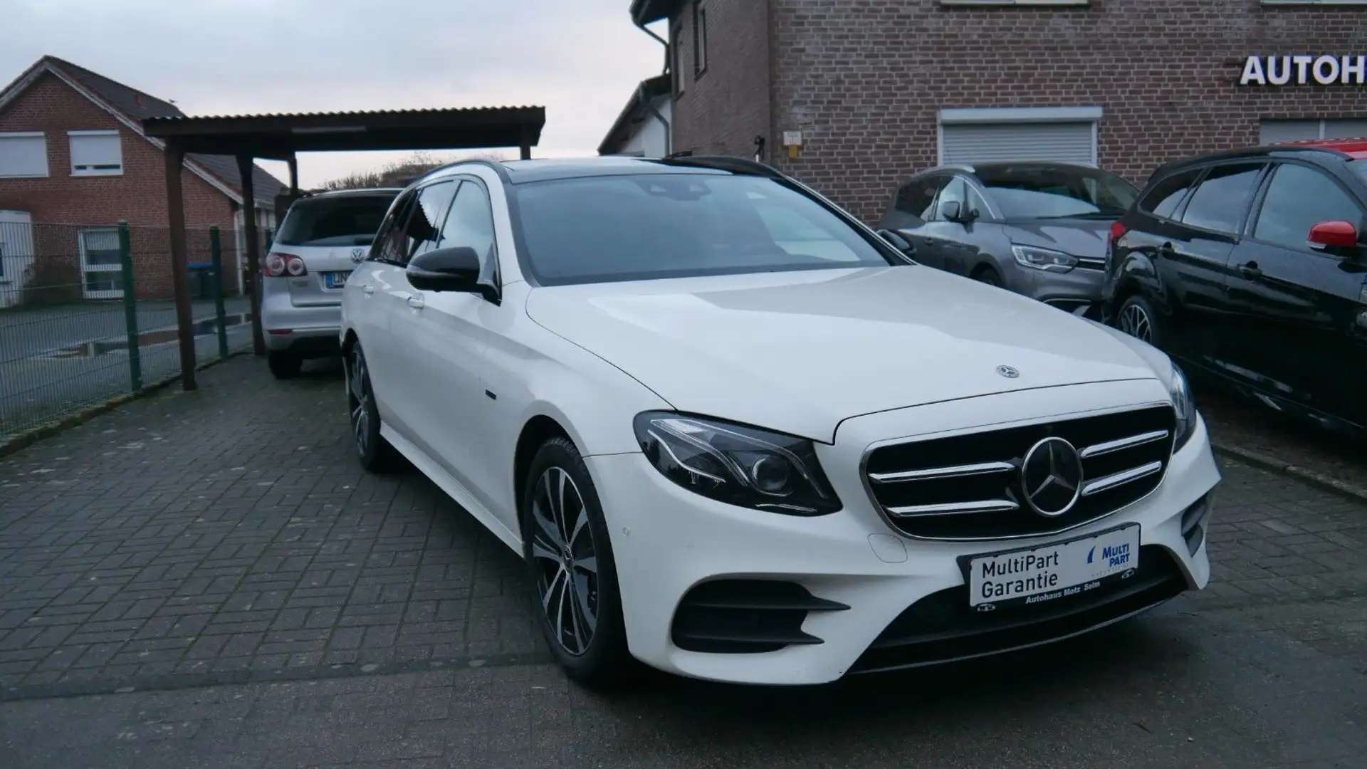 Mercedes-Benz E 300 de T-Modell AMG Line Weiß - 1