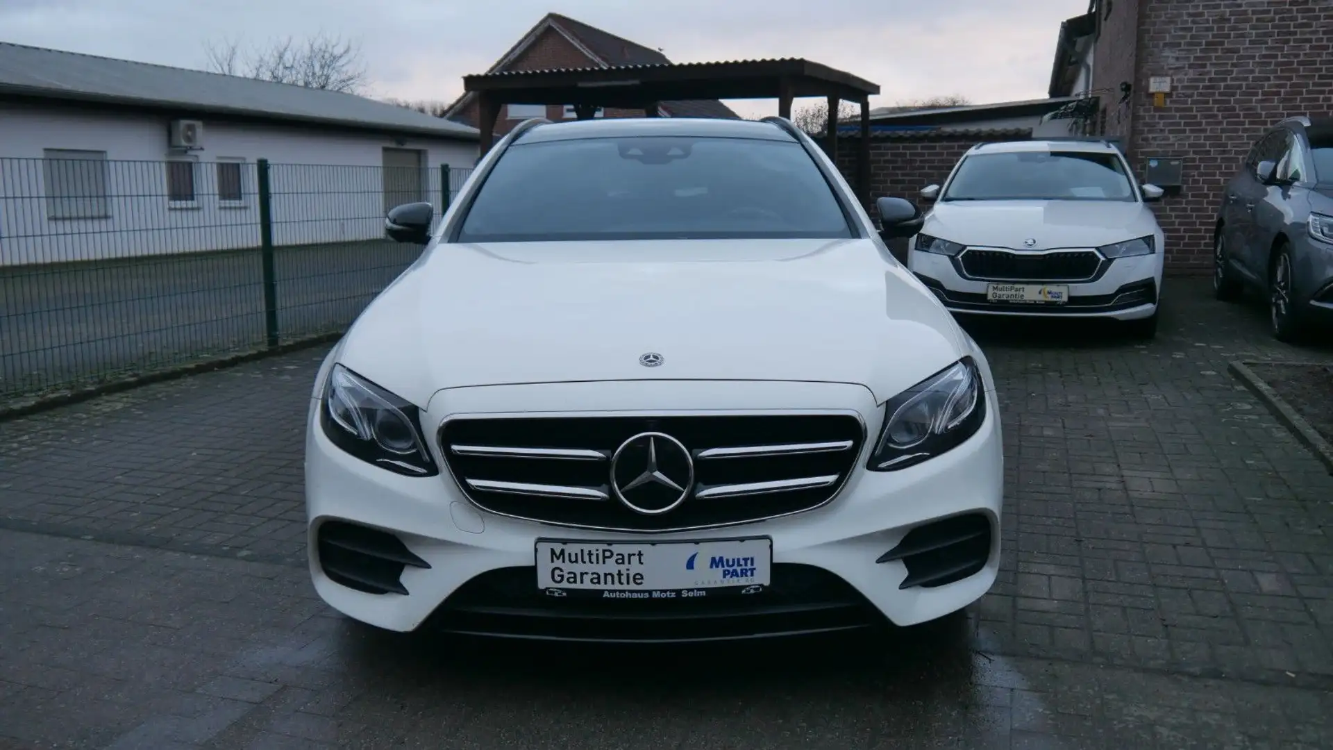 Mercedes-Benz E 300 de T-Modell AMG Line Weiß - 2