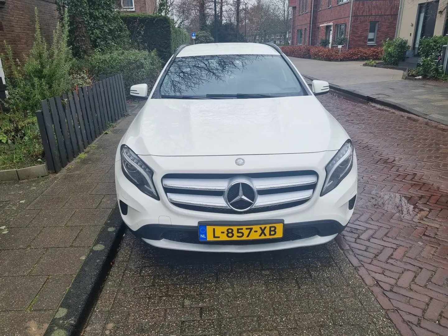 Mercedes-Benz GLA 180 GLA+180+Ambition Wit - 2