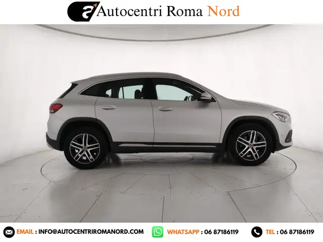 Mercedes-Benz GLA view 3