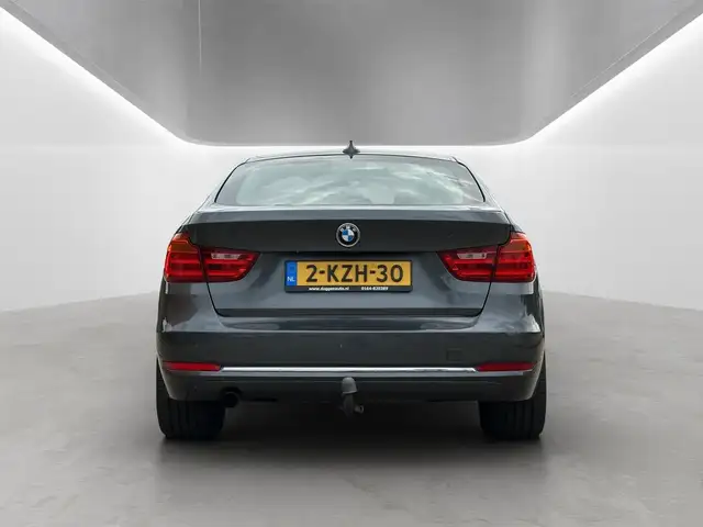 BMW 3 Series view 4