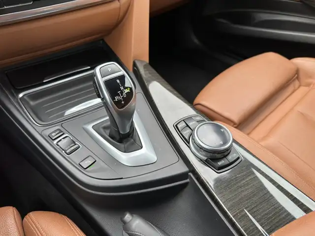 BMW 3 Series view 11