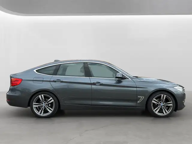 BMW 3 Series view 6