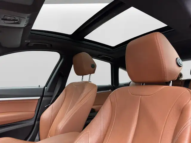 BMW 3 Series view 10