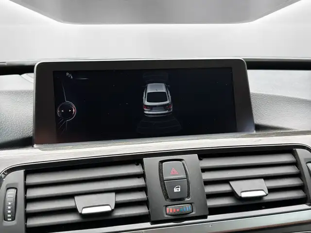 BMW 3 Series view 14