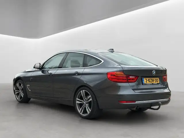 BMW 3 Series view 3