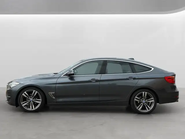 BMW 3 Series view 2